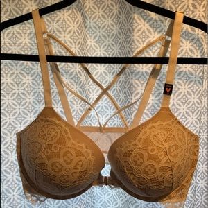 White lace Victoria’s Secret bra (36DD)